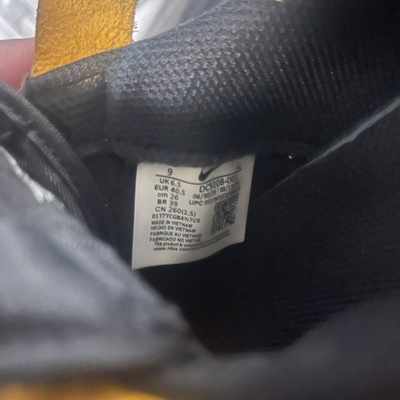 Nike Women's Black and Yellow Leopard Athletic Shoes - Picture 8 of 8